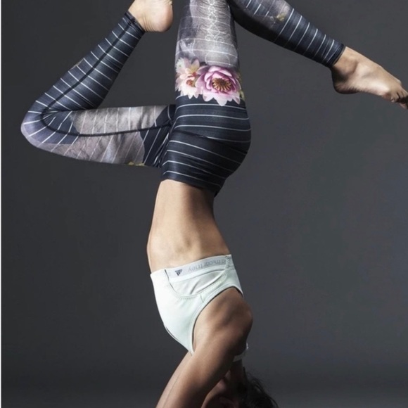 Teeki Hot Pants Leggings Love the Elephant Pattern Size Medium - Picture 5 of 16